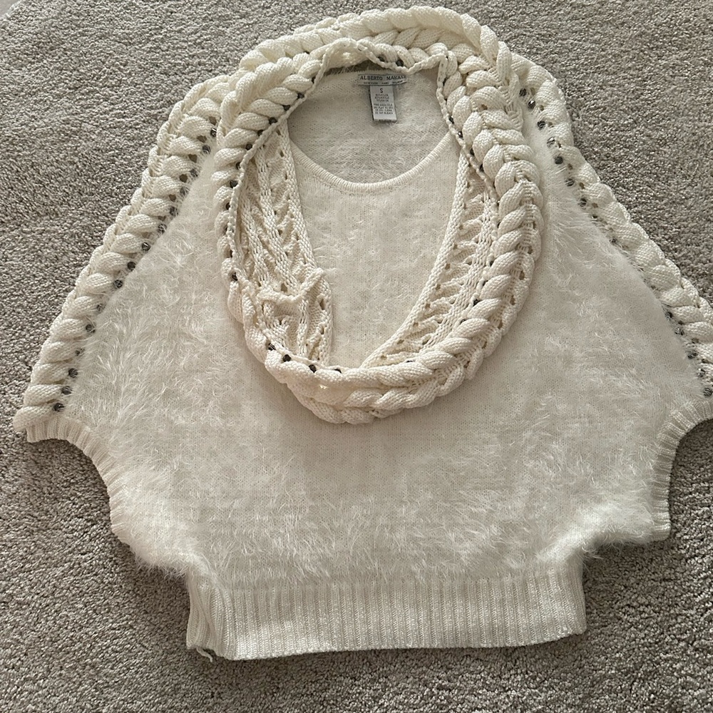 White sweater. Size S